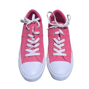 Converse Chuck Taylor women’s strawberry jam low tops. NWOT. Size 8.